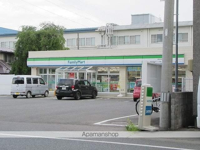 コンビニ　ファミリーマート（コンビニ）まで456m