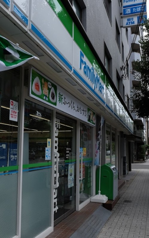 コンビニ　ファミリーマート 大淀南店（コンビニ）まで303m