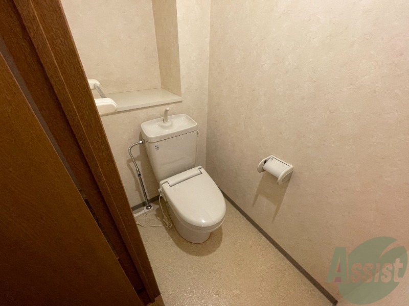 トイレ　トイレは様式でタオルハンガー付きで綺麗です