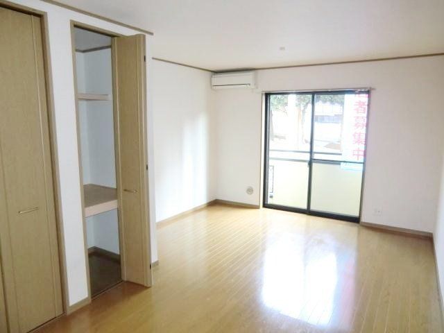 居室・リビング　広いお部屋ですよ。