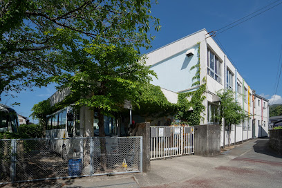 幼稚園・保育園　幼保連携型認定こども園みかづき幼稚園（幼稚園・保育園）まで382m