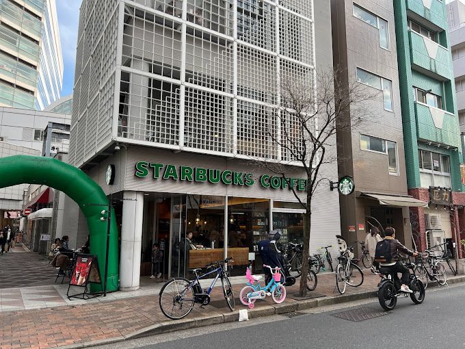 飲食店　スターバックスコーヒー 広尾店（飲食店）まで632m