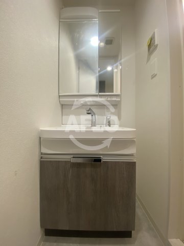 洗面設備　プレサンス大国町アドロッソ　独立洗面台