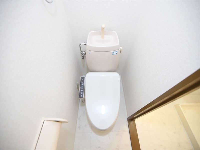 トイレ　温水洗浄暖房便座付トイレ
