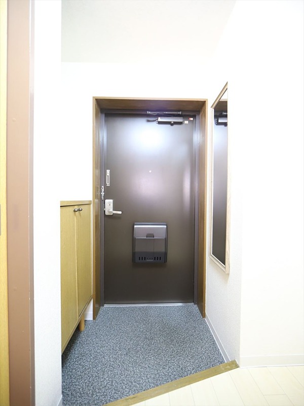 玄関　玄関シューズボックス　姿見鏡付き（収納充実してます）