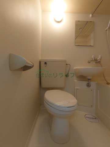 トイレ　別部屋参考写真となります