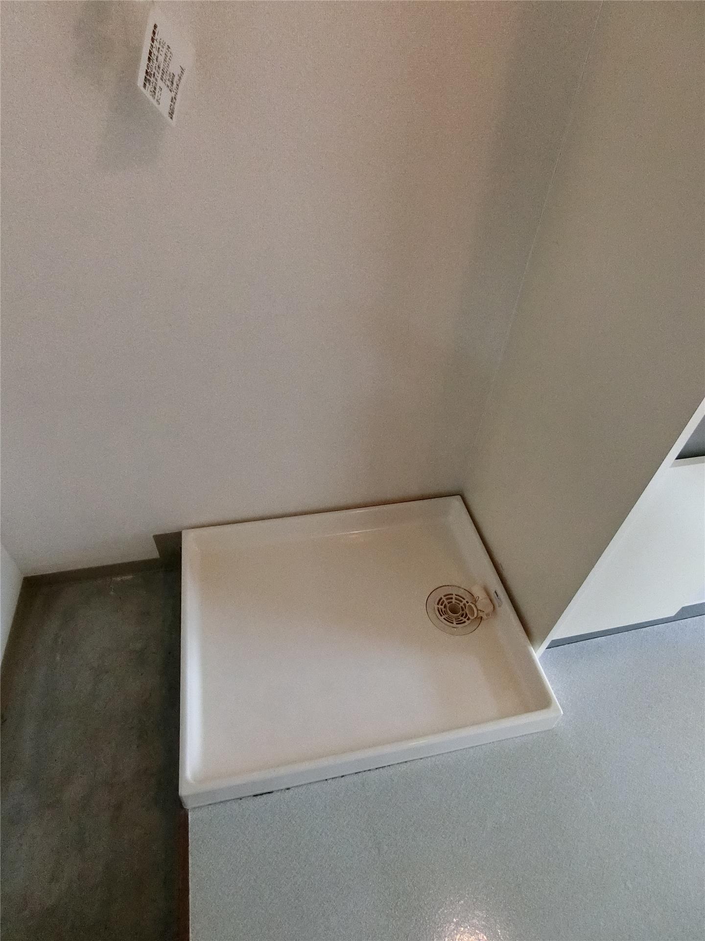 その他設備　防水パン付きの室内洗濯機置き場♪