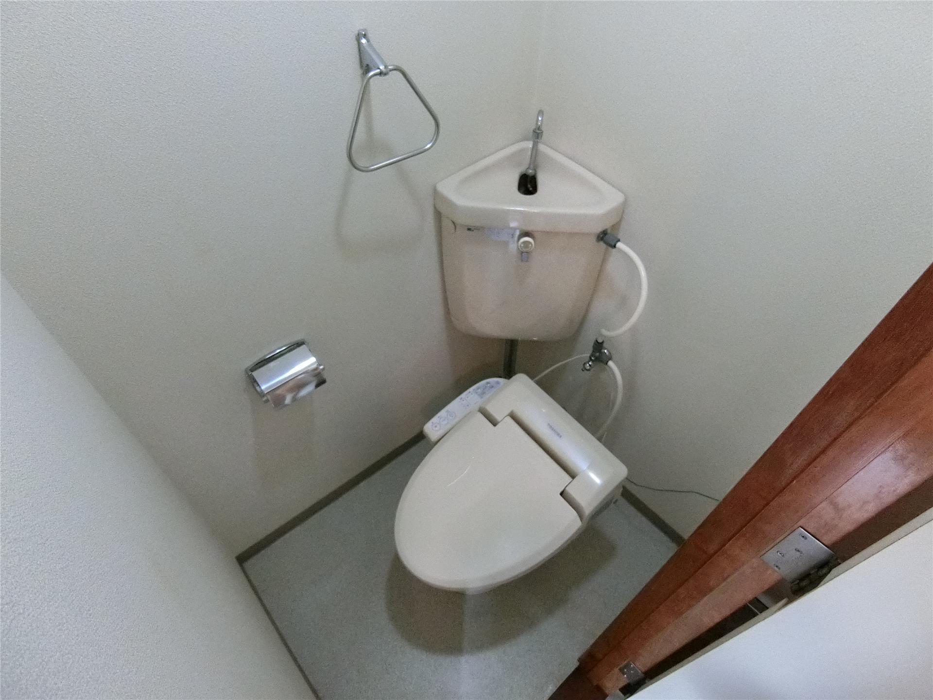 トイレ　ウォシュレット付きの洋式トイレです♪
