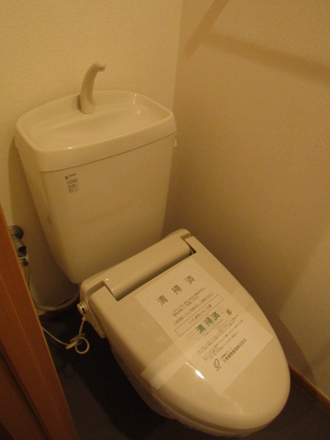トイレ　別室参考　温水洗浄便座