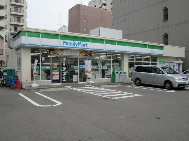 コンビニ　ファミリーマート柏木一丁目店（コンビニ）まで165m