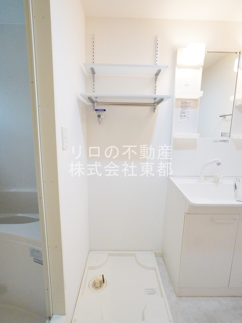 その他　洗濯機置き場は室内にあるので雨に濡れる心配はありません。
