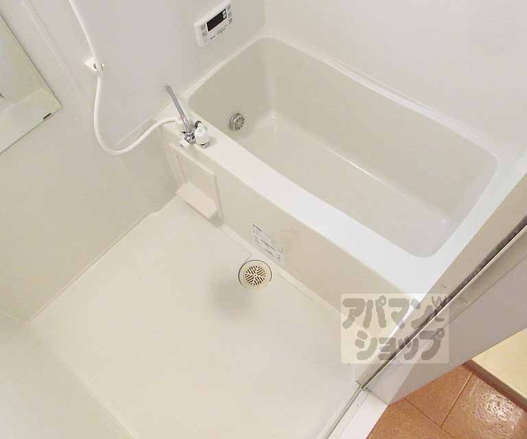 バス・シャワールーム　広めのお風呂です
