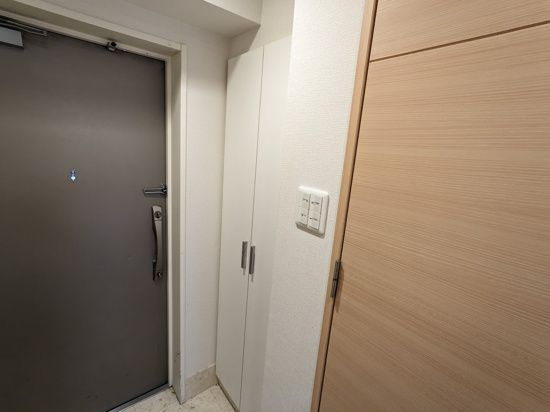 玄関　■モニタ付インターホン付き玄関■シューズクローゼット