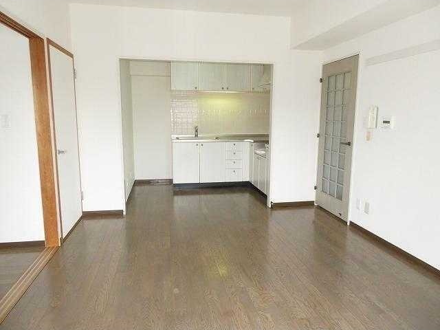 居室・リビング　参考写真（同建物別部屋のものです）