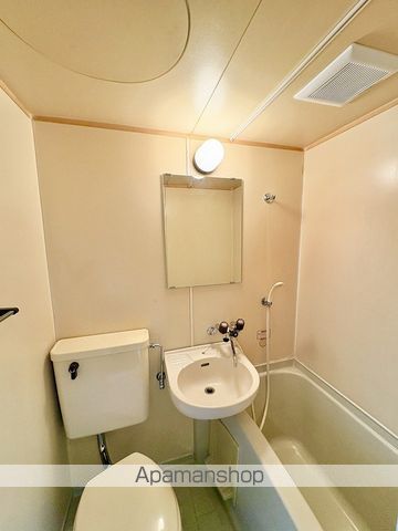 東海道新幹線 浜松駅 バス乗車時間：23分 最寄りバス停で下車 徒歩1分 4階建 築38年の内装写真