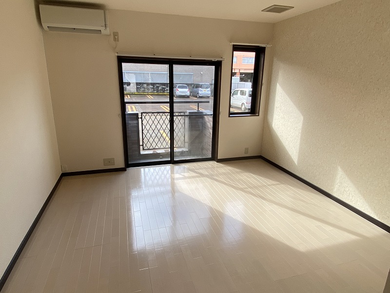 居室・リビング　南向きの明るいお部屋です。