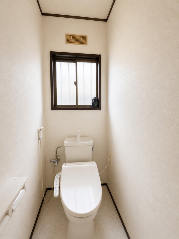 ＪＲ和歌山線 紀伊小倉駅 徒歩12分 2階建 築40年のトイレ写真