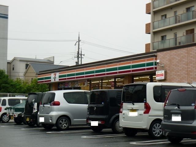 コンビニ　セブンイレブン様（コンビニ）まで500m
