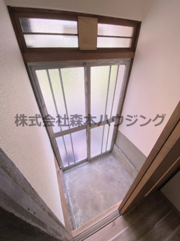 寝屋川市日新町15テラスハウスの玄関写真