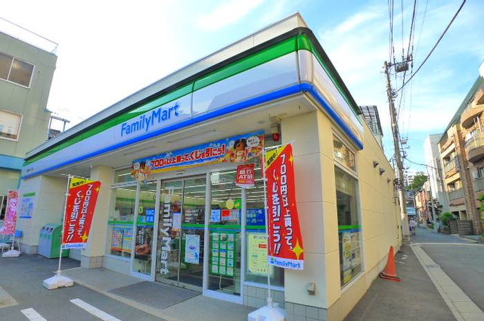 コンビニ　ファミリーマート（コンビニ）まで202m