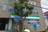コンビニ　ファミリーマート阪急六甲北店（コンビニ）まで330m