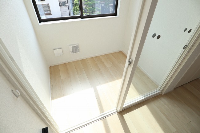 バルコニー　写真は同建物の別部屋を参考に掲載しております。