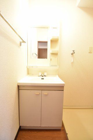 洗面設備　画像は別号室。ご参考にどうぞ