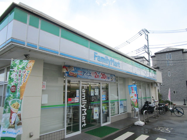 コンビニ　ファミリーマート（コンビニ）まで556m