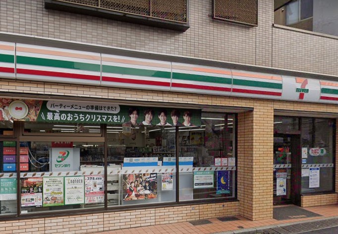 コンビニ　セブンイレブン（コンビニ）まで77m