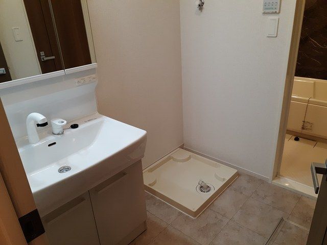 洗面設備　※写真と現況が異なる場合は、現況を優先いたします。