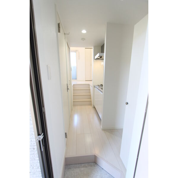 玄関　同タイプのお部屋の写真です。