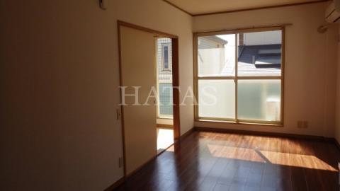 居室・リビング　同物件別部屋です。