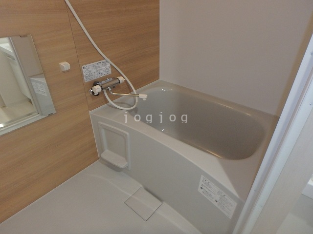 バス・シャワールーム　ゆったりとしたお風呂で快適に過ごせます。