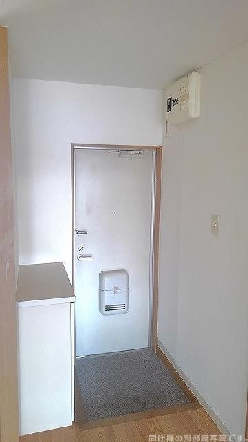 ＪＲ武豊線 緒川駅 徒歩13分 2階建 築32年の玄関写真
