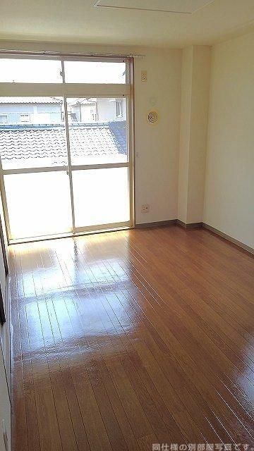 ＪＲ武豊線 緒川駅 徒歩13分 2階建 築32年の居間写真