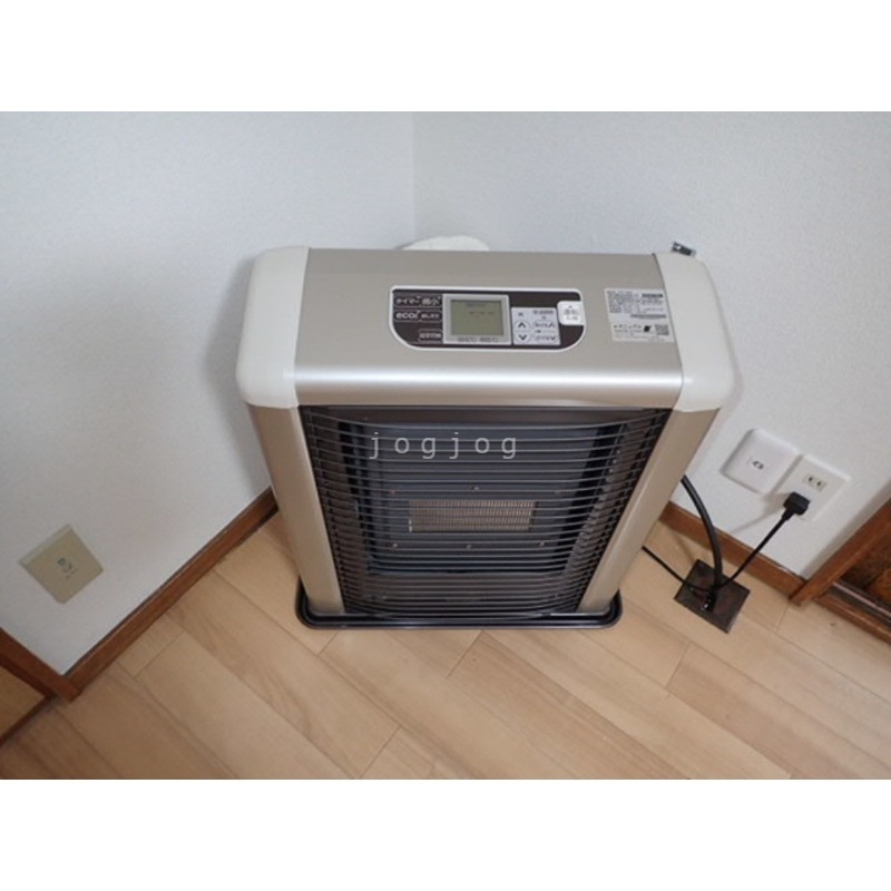 その他設備　冬はあったか石油ストーブです。