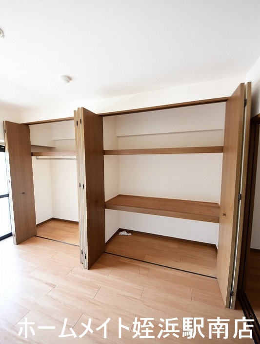 収納　★壁一面のたっぷり収納♪★※別部屋参考写真
