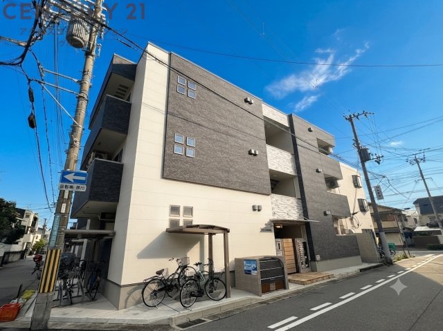 建物外観　オートロックで外部の人間が簡単に出入りできないため安心です。