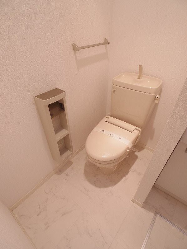 トイレ　※同仕様写真です