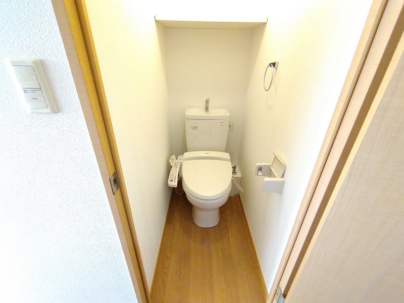 ＪＲ山手線 恵比寿駅 徒歩14分 3階建 築18年のトイレ写真
