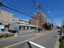 コンビニ　ファミリーマート　桜川三丁目店（コンビニ）まで398m