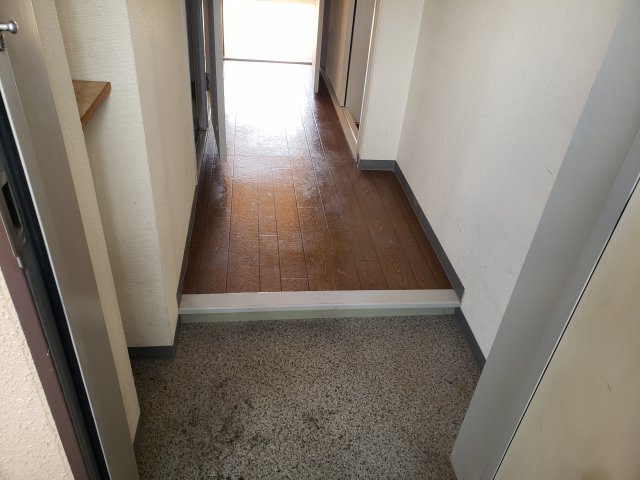 セオコート高丸の玄関写真
