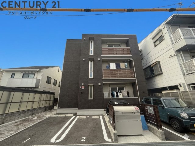 建物外観　オートロックで外部の人間が簡単に出入りできないため安心です。