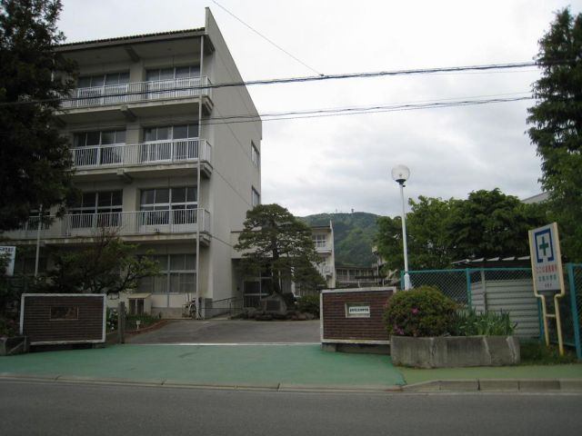 中学校　長野市立北部中学校（中学校）まで1140m