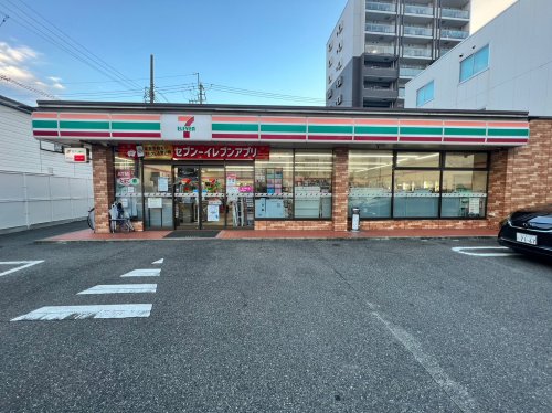 コンビニ　セブン-イレブン 名古屋若葉通２丁目店（コンビニ）まで777m