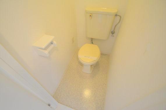 トイレ　スタンダードなトイレは清潔感があってずっと居たくなりますね。