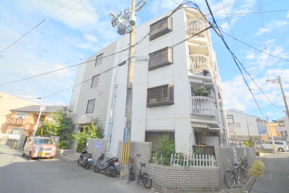 建物外観　オシャレな外観。この周辺では飛びぬけて目立っています。