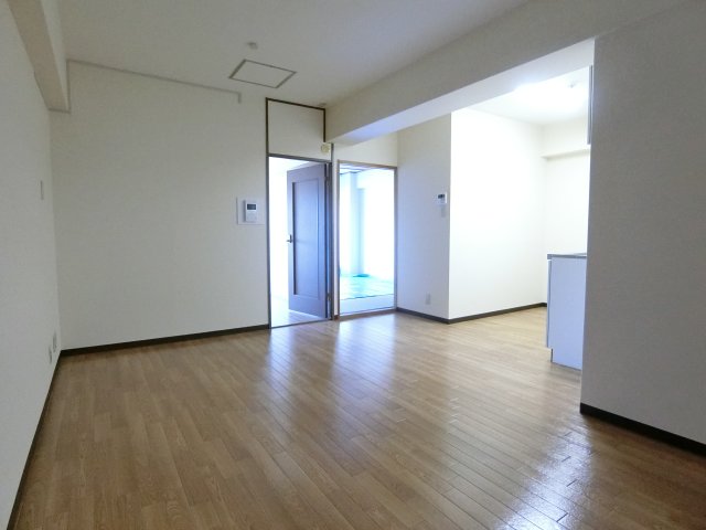 ハイツ天王寺1号館の居間写真