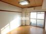 居室・リビング　４階、南向きのお部屋です。