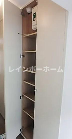 玄関　※別部屋参考写真